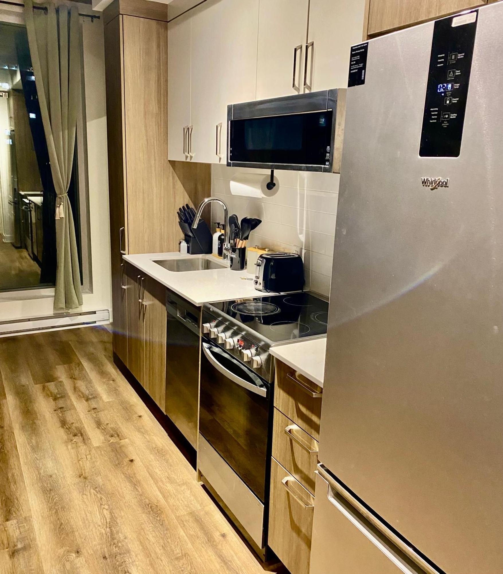 Olive 1 Bd In Downtown Mtl 11 *